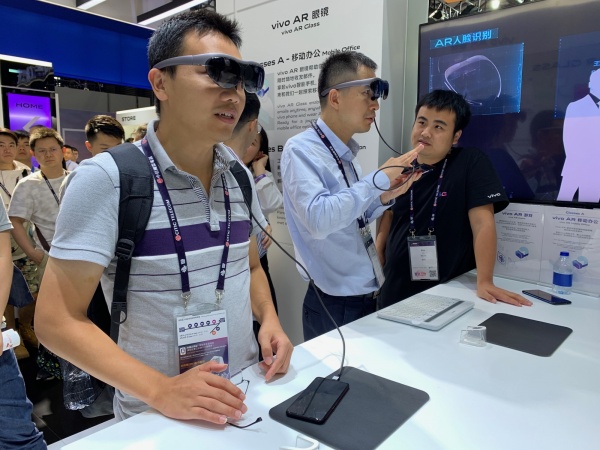 未来即现在！上海MWC直击vivo、nreal AR眼镜，让你一眼看透个人数据