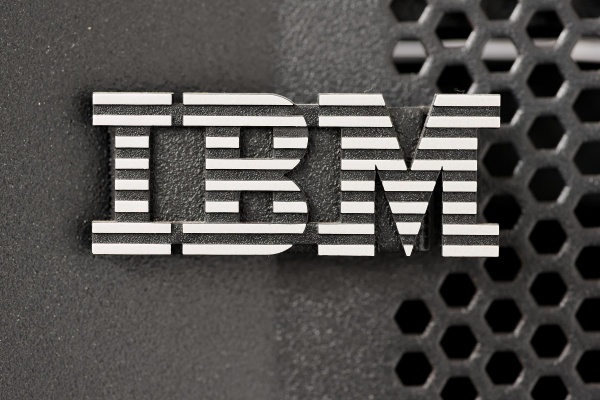营收连四季衰退，IBM下一步要靠红帽争夺混合云霸主地位