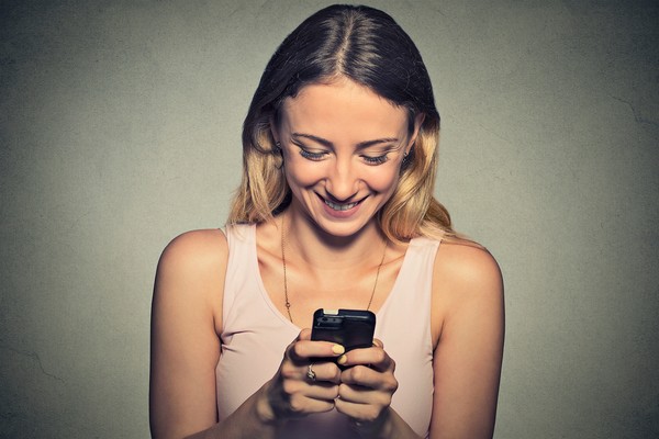 user_smartphont_shutterstock_311818067