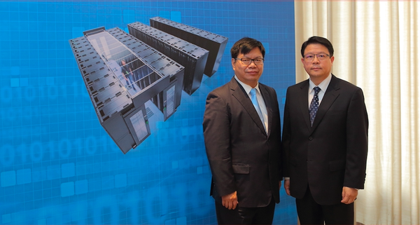 台達電電源系統事業群總經理鄭安(右)、台達電電源系統事業群關鍵基礎架構事業部總經理蔡文蔭(左)。.p