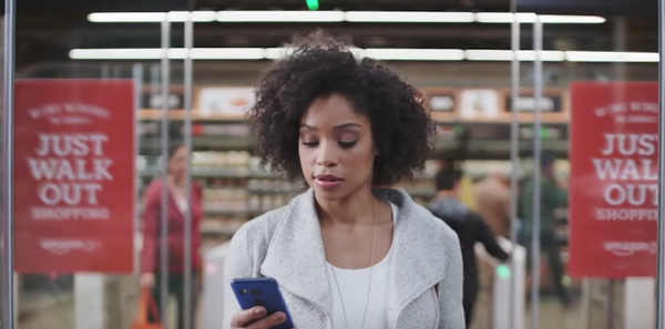 Amazon Go-2。Amazon Go影片截圖.png