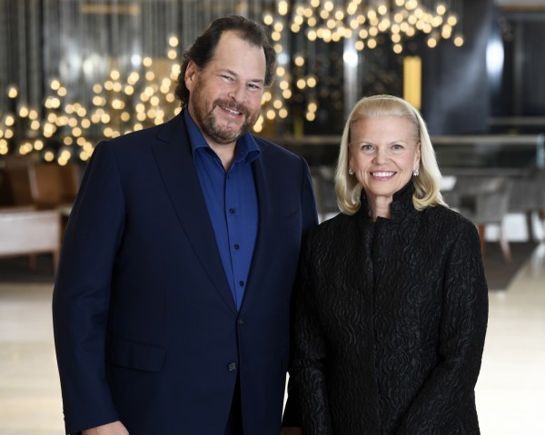 Salesforce 執行長 Marc Benioff 與 IBM 執行長 Ginni Romett