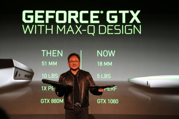 NVIDIA 創辦人黃仁勳手持 ASUS ROG 系列筆電比較整合前後差異