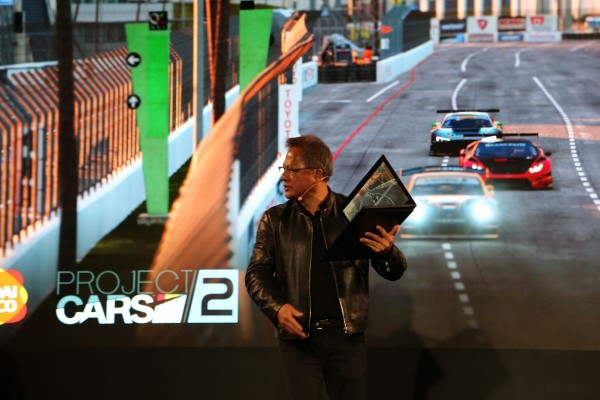 NVIDIA 創辦人黃仁勳手持 ASUS ROG 筆電現場演示即時運算效能