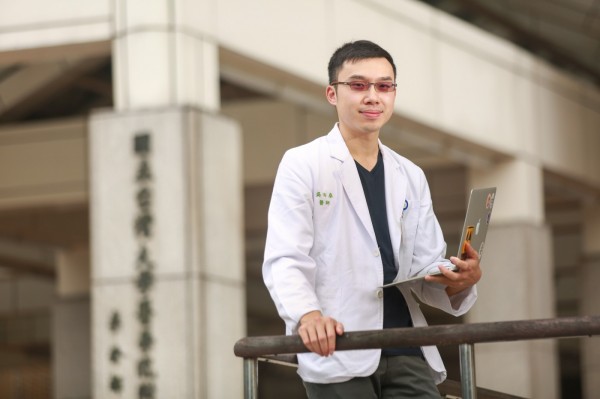 吳沛燊_台大醫院復健科醫師_資料科學家_2017-05-24_賀大新攝影_5118_Lr.jpg