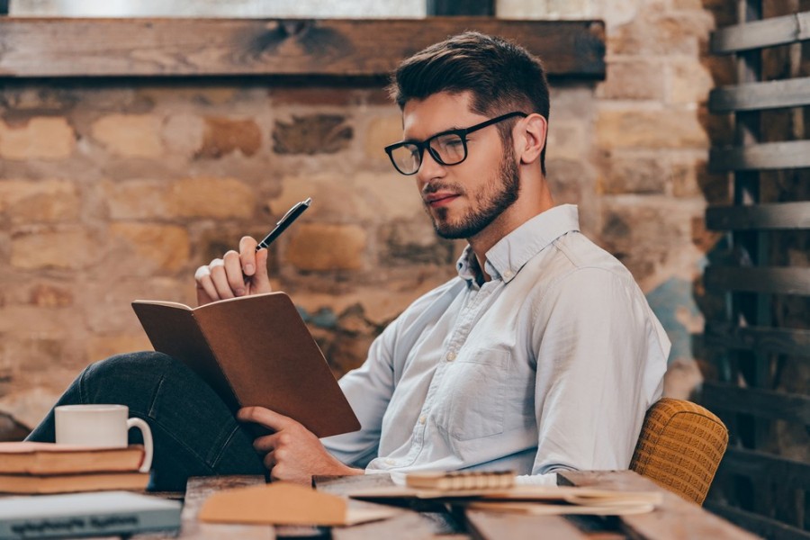 man_work_shutterstock_373621957.jpg