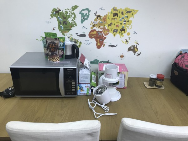 Alice創業的第一張餐桌/辦公桌.JPG