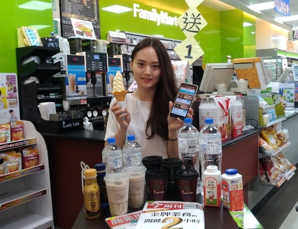 「全家」商品預售服務首波推出Let‘s Café、霜淇淋、水、雜誌等日常性重覆購買型商品。.jpg