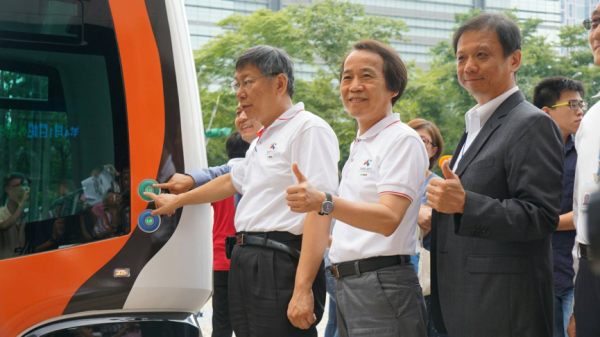 台北市首次上路測試自動駕駛巴士