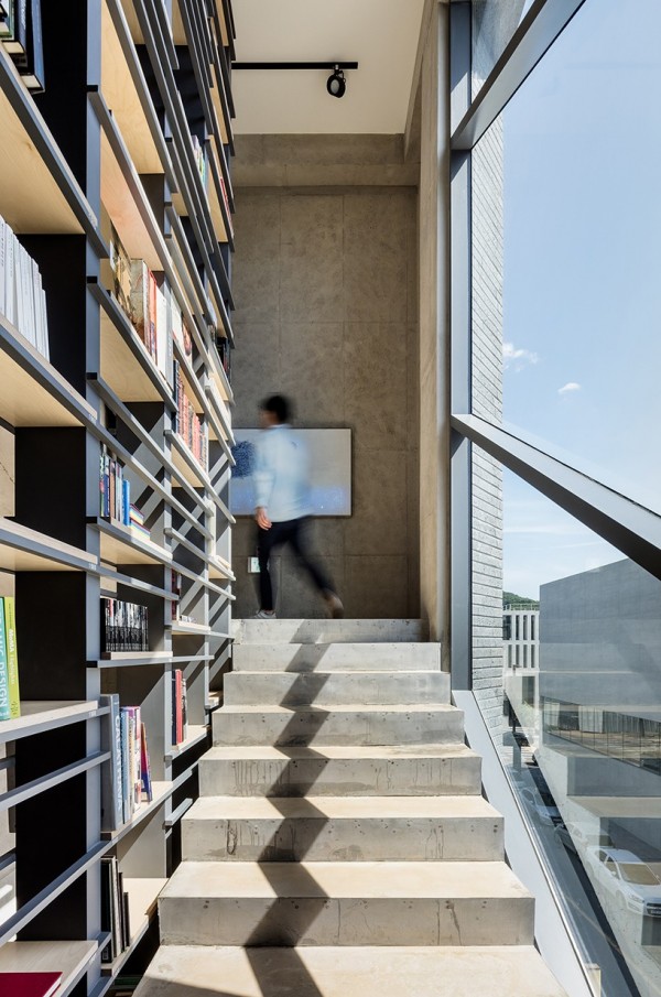 坡州出版城百層書架樓