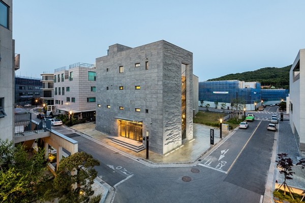 坡州出版城百層書架樓