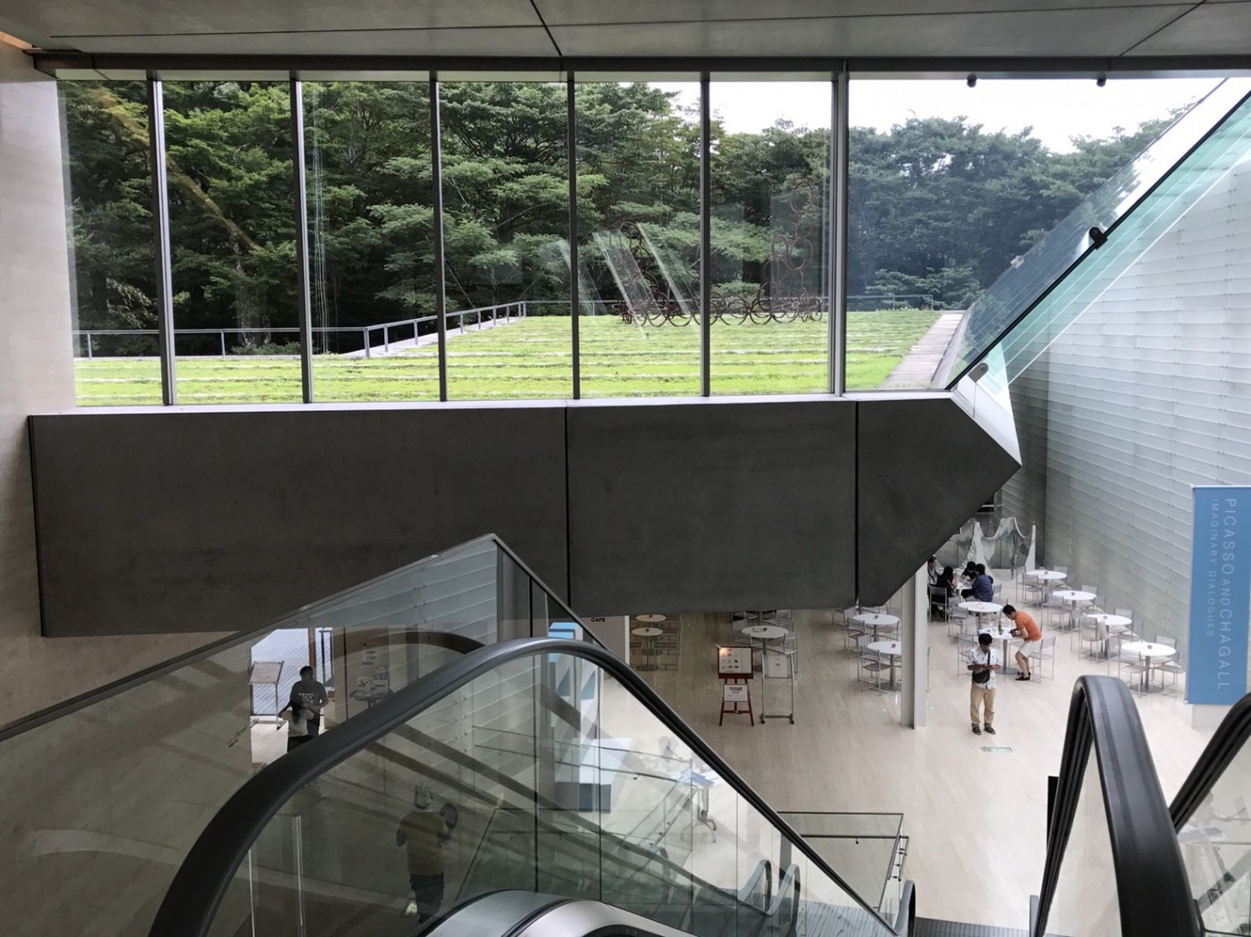 POLA美術館-畫家會怕建築師搶了其光彩?裡外每個角落都很有畫面。.jpg
