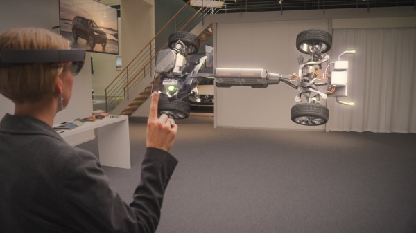 Volvo-Cars-Microsoft-HoloLens-experience_01Resize