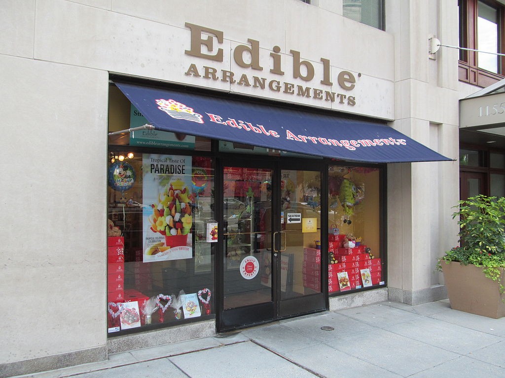 1024px-Edible_Arrangements_Washington_DC.jpg