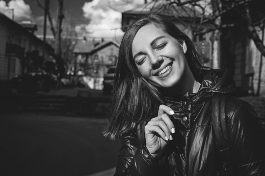 shutterstock_604116512_happy_smile.jpg