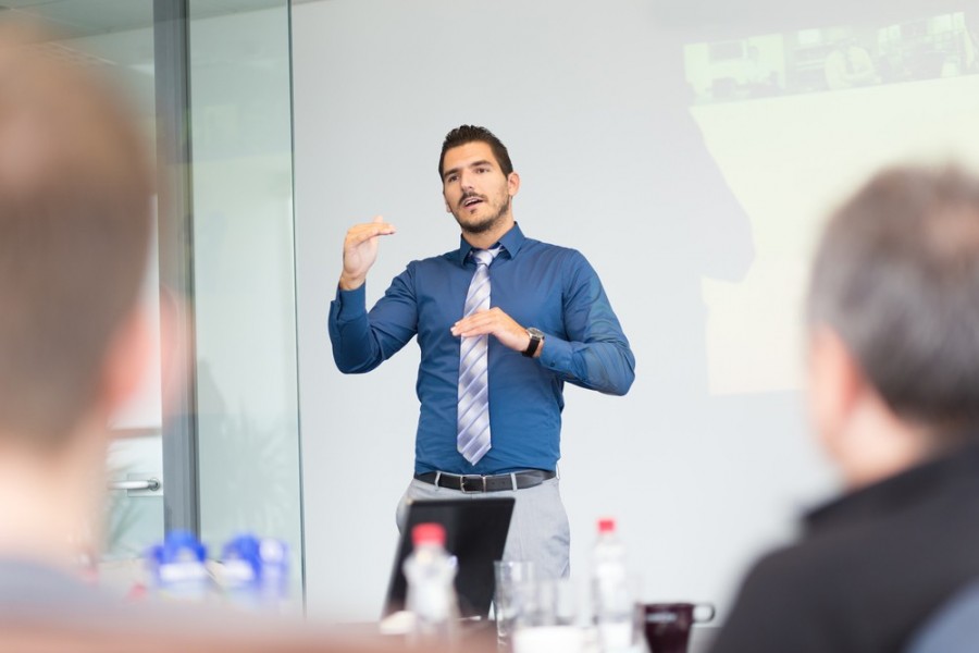 shutterstock_523875844_presentation_man_speak.jpg