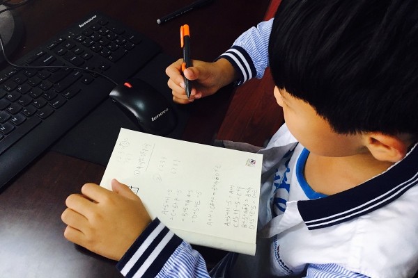 Child-homework-computer