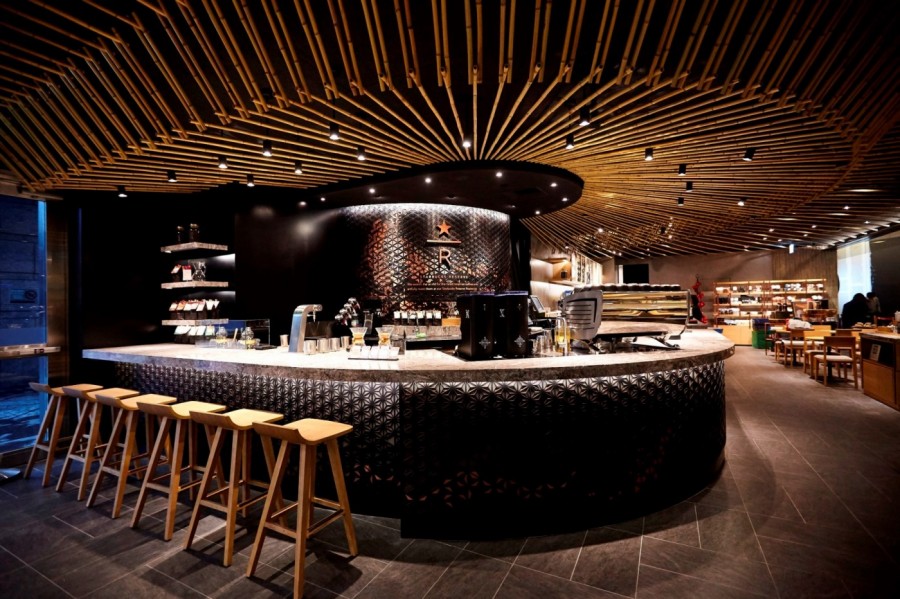 台灣最頂級的星巴克開幕 為了高階市場 咖啡廳變成了 小酒館 經理人