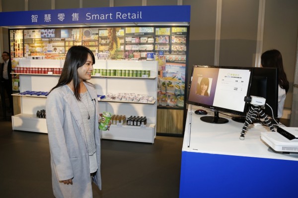 鴻海科技集團x Intel x亞太電信 05_2017-12-05_侯俊偉攝 (1).jpg