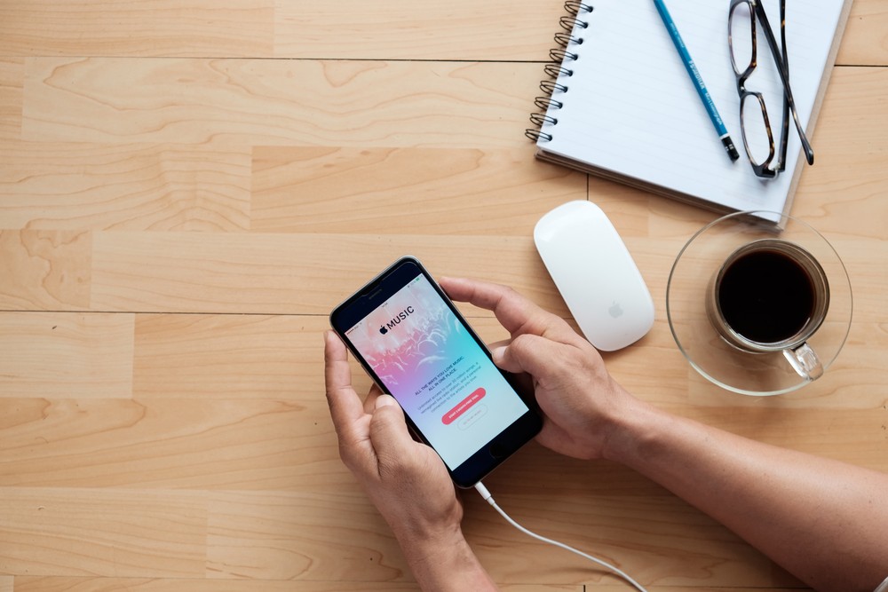 use iphone to listen to the music.jpg