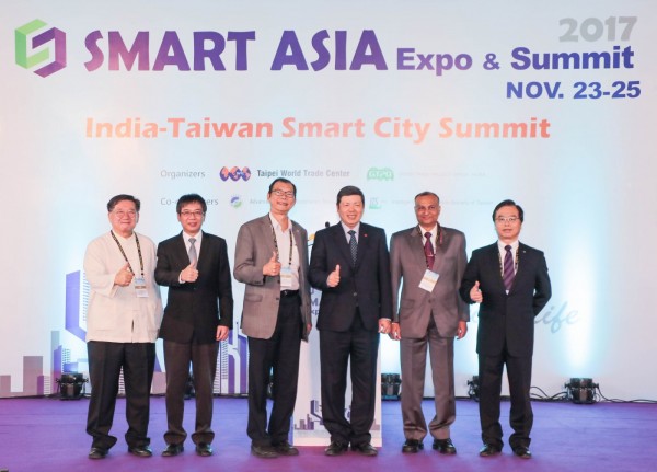 2017年『SMART ASIA』展在印度辦理之論壇講師合影