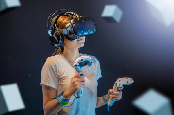 VR