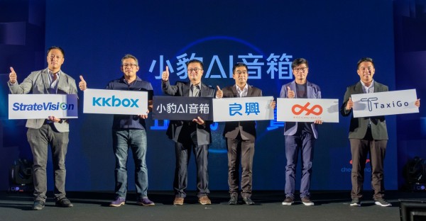 小豹AI音箱攜手KKBOX、TaxiGO等台灣在地化服務,解放雙手進入全新「聲控」時代!(左起傲視科