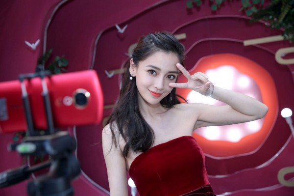 【美圖圖說】美圖T9 x 頤和園發佈會現場 星光熠熠 美圖首席顏值官Angelababy甜美亮相.j