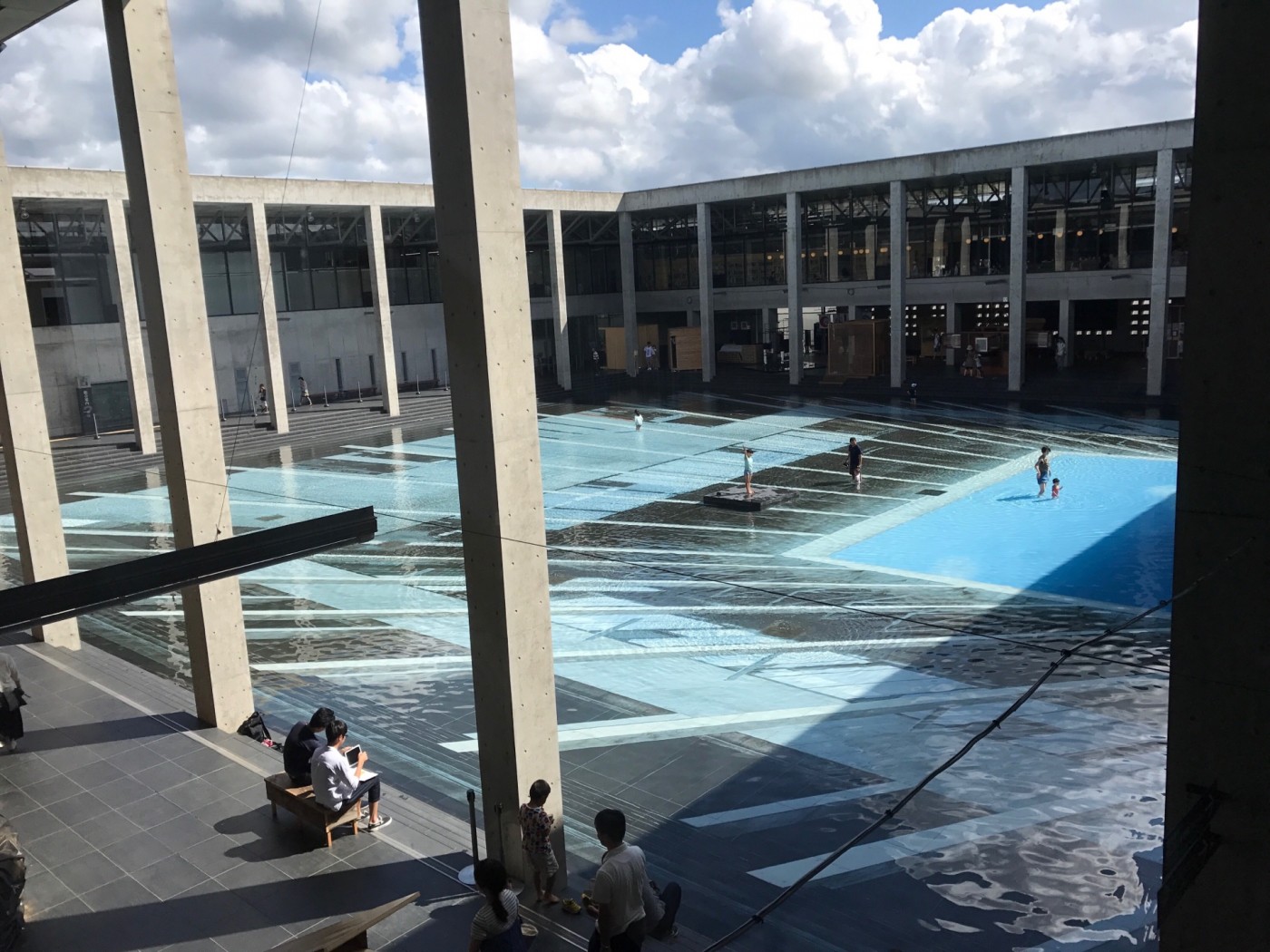 里山現代美術館的大水池-2.jpg