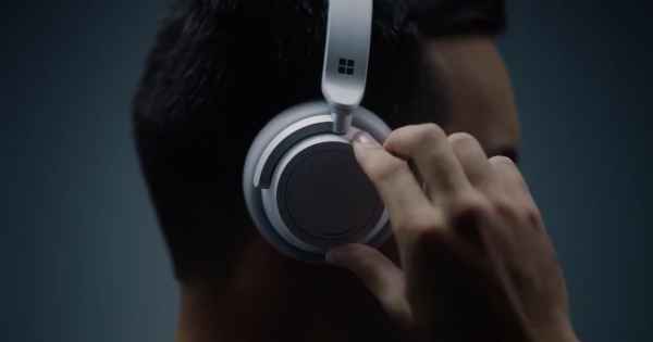 Surface Headphones 除了Surface筆電升級外,微軟發表會壓軸驚喜:頭戴式無線藍牙耳機