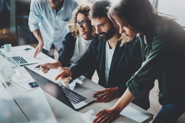 shutterstock_739241959_ technology_working togethe