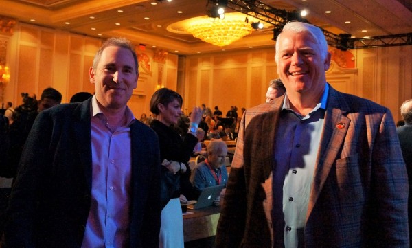 AWS執行長Andy Jassy(左)與Lockheed Martin Space執行副總Rick