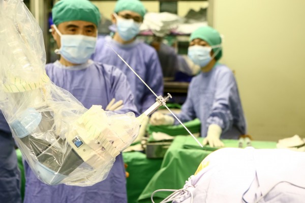 腦部手術導航機器人