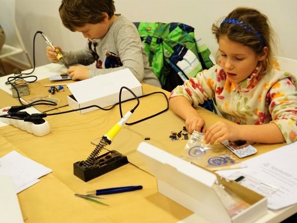 MAKERphone2.jpg