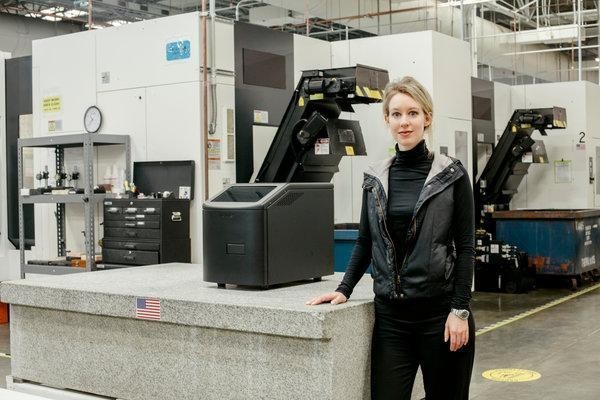 Theranos 創辦人.jpg