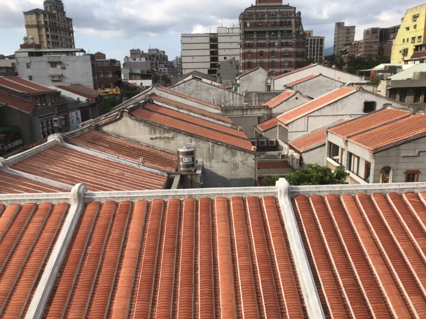 迪化街屋頂.jpg