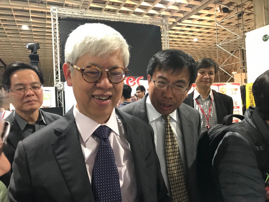 英業達
