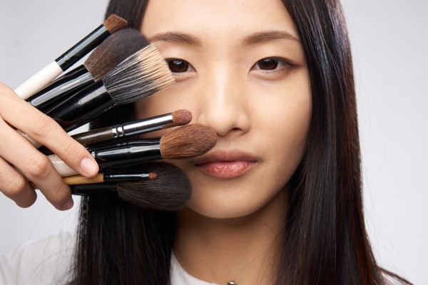 shutterstock_make up_chinese_623287595.jpg