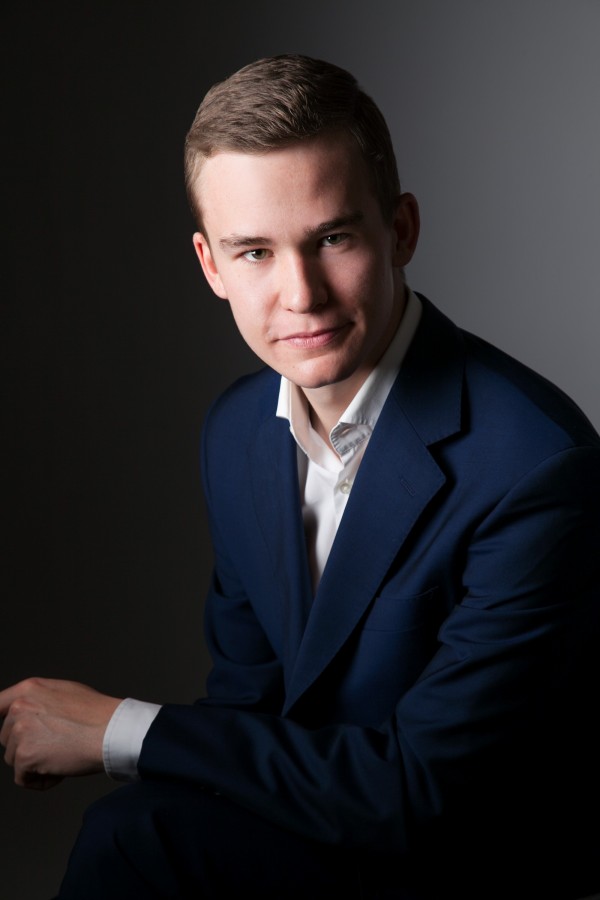 Kai Kloepfer Headshot_Kai Kloepfer官網.jpg