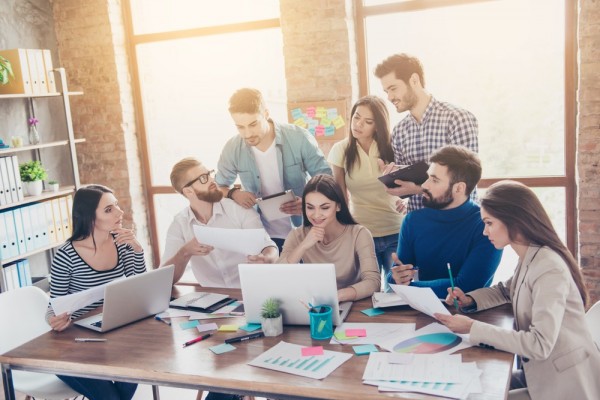 shutterstock_676225636_team.jpg