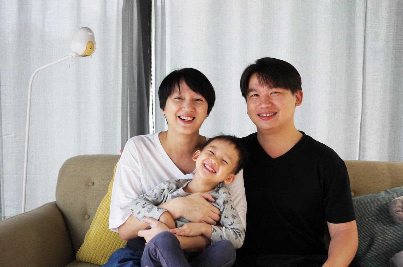 Cubo 行銷長林欣誼(左)與營運長單康寧(右)同為新手父母,進而催生AI寶寶攝影機Cubo