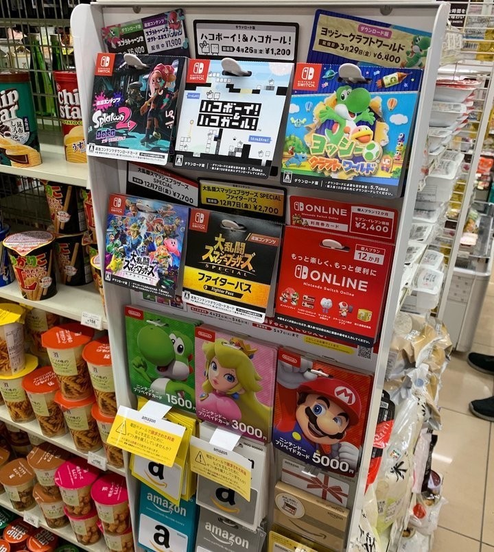 便利店裡賣著各種點數卡,種類除了任天堂系的,還有蘋果、亞馬遜、Google Play 等.jpg