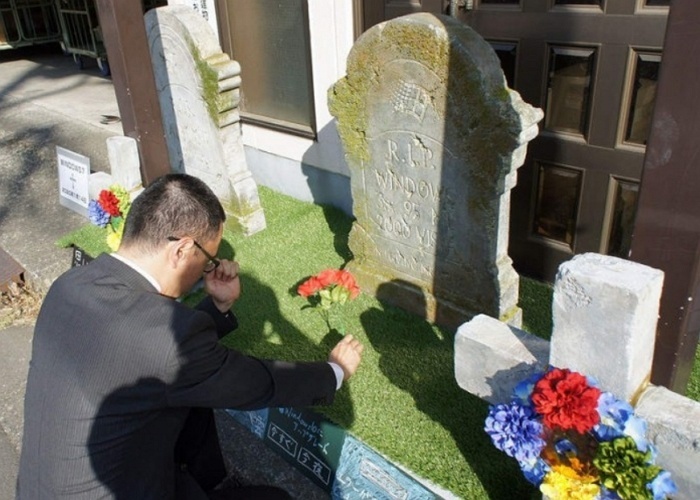 windows tombs