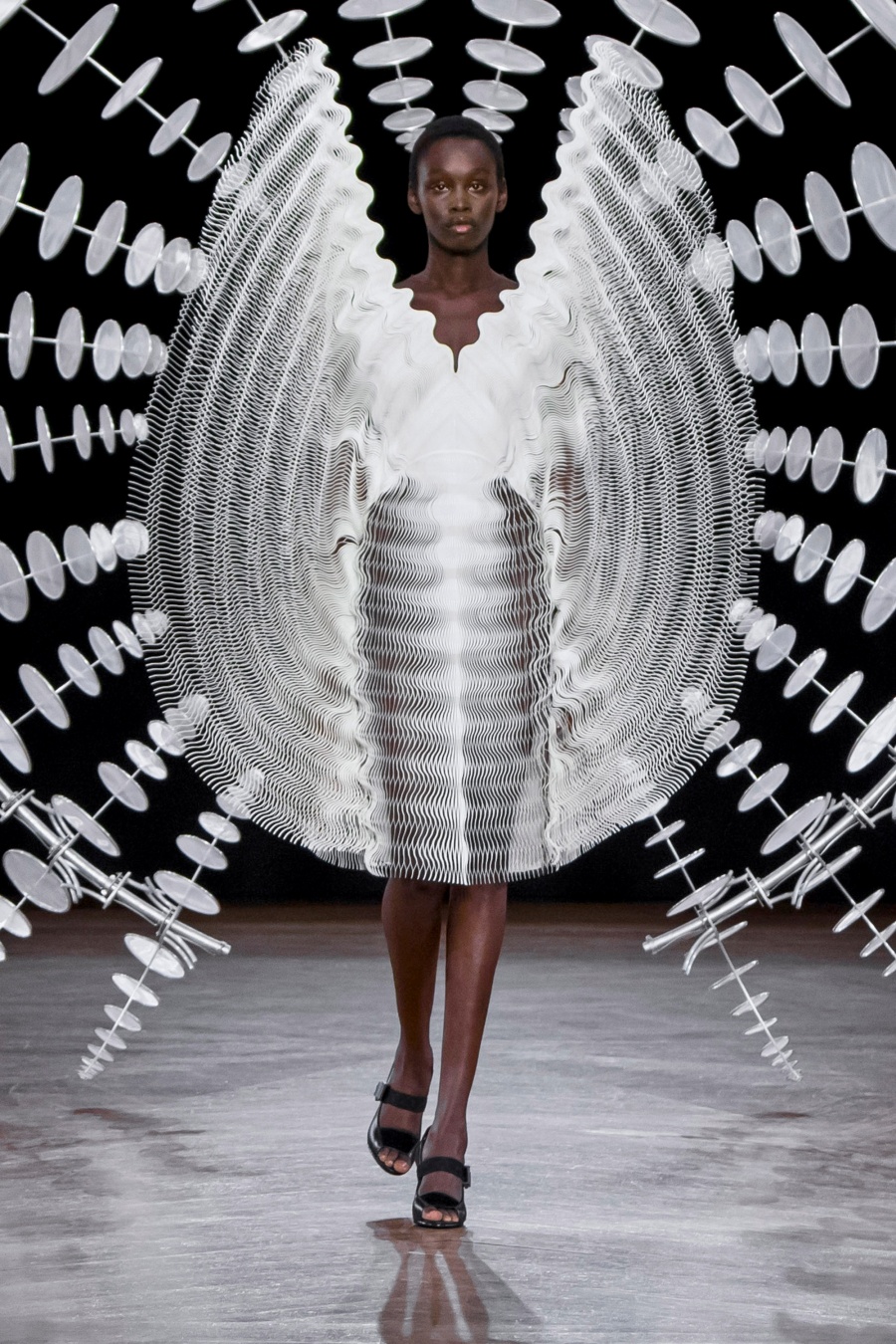 iris-van-herpen-hypnosis02.jpg