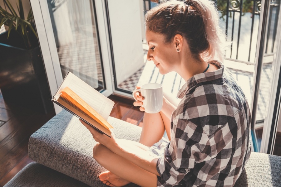 shutterstock_397255312_reading.jpg