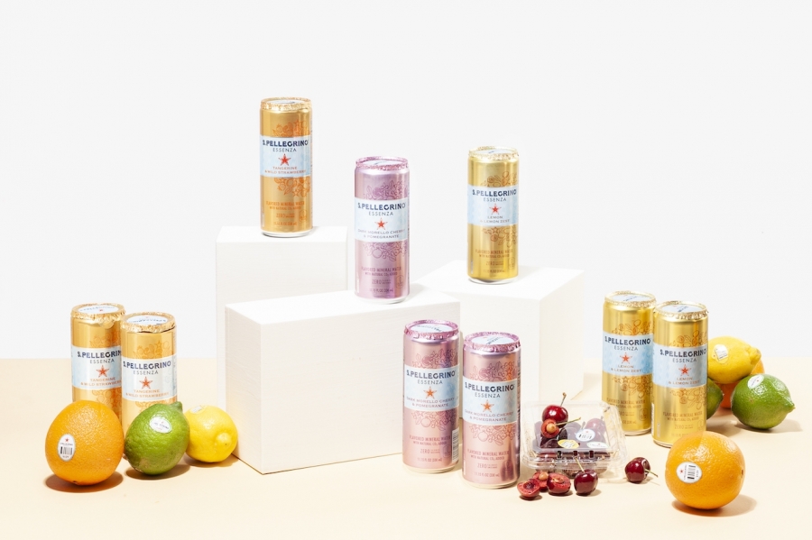 S. Pellegrino Essenza零卡香氛氣泡飲_冰心凍檸 _橙香野莓_石榴櫻桃情境照.jp