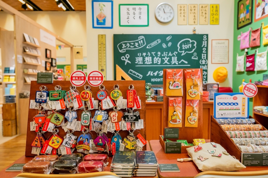 主打「大人夢想文具」的HIGHTIDE,旗下的New Retro復刻日本小學教室。.jpg