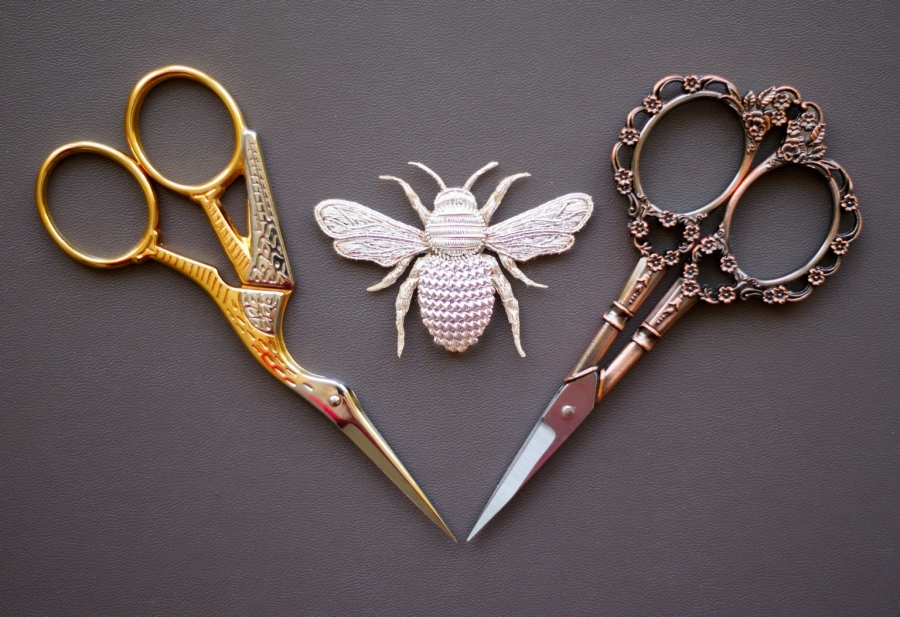 Laura Baverstock-立體刺繡-昆蟲.jpg