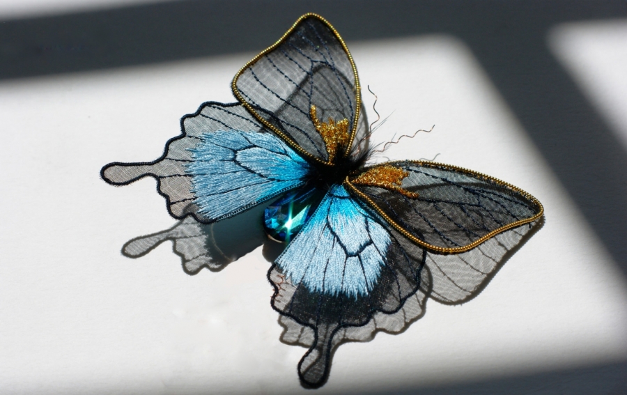 Laura Baverstock-立體刺繡-昆蟲.jpg