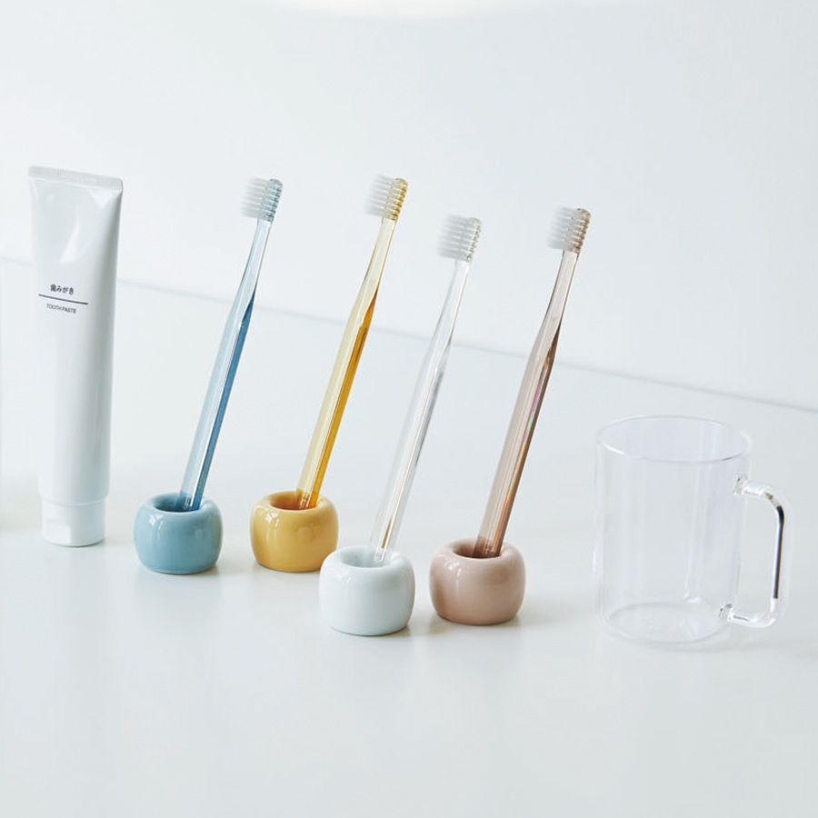 06_無印良品_店員票選_必買Top10_白磁牙刷架01.png